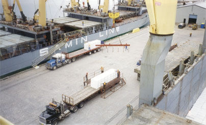 Loading cargo from trucks